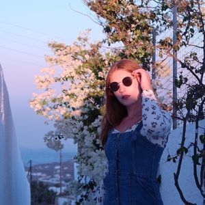 Meet your Posher, Elise